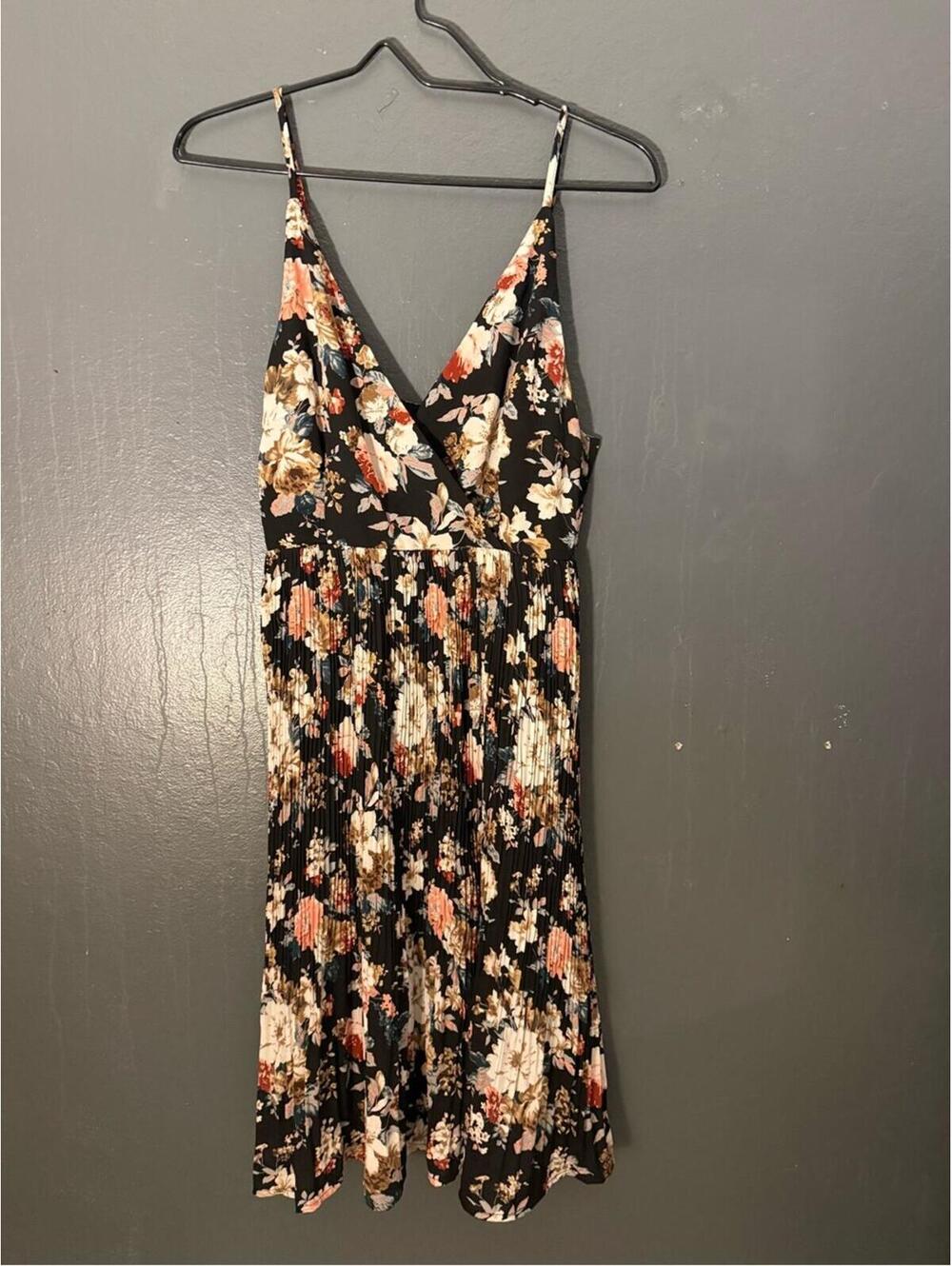 Esley Women’s Black Floral Spaghetti Strap Maxi Dress, Size Unknown